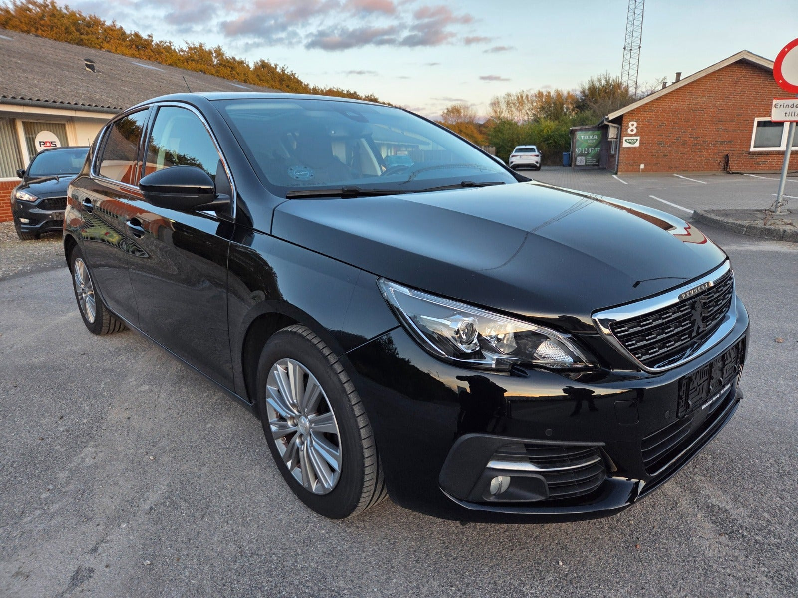 Peugeot 308 1,5 BlueHDi 130 Selection Sky