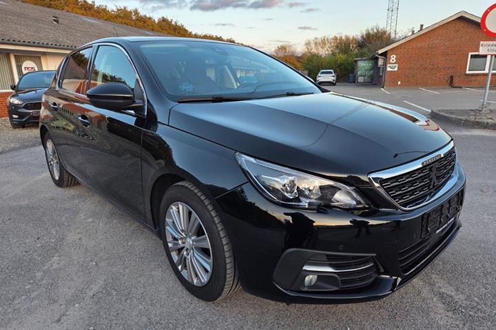 Sort Peugeot 308 fra 2020