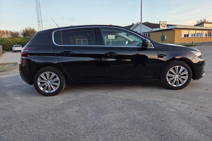 Sort Peugeot 308 fra 2020