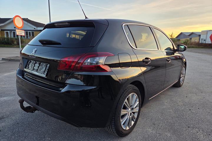 Sort Peugeot 308 fra 2020