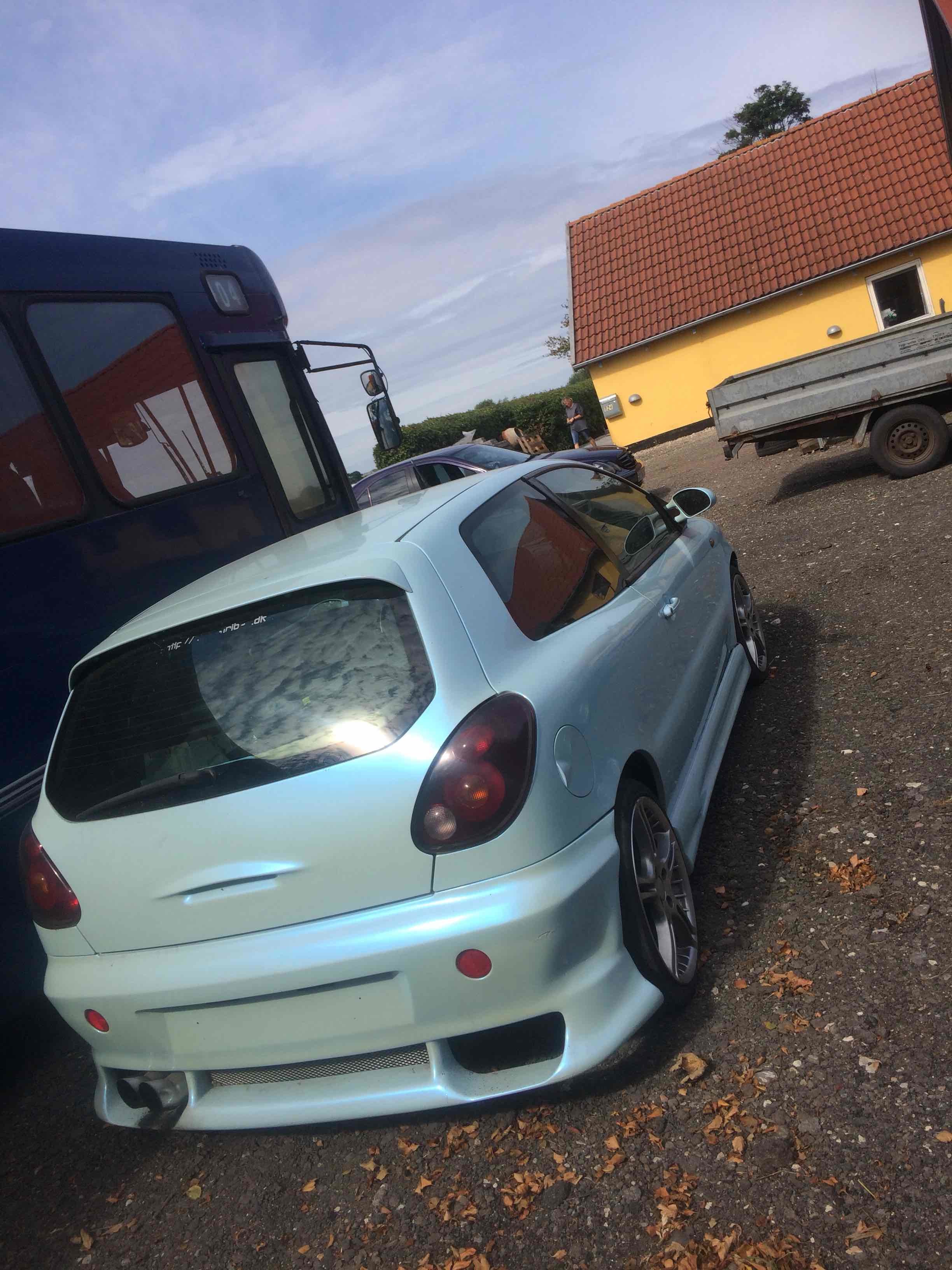 Blå Fiat Bravo fra 1996