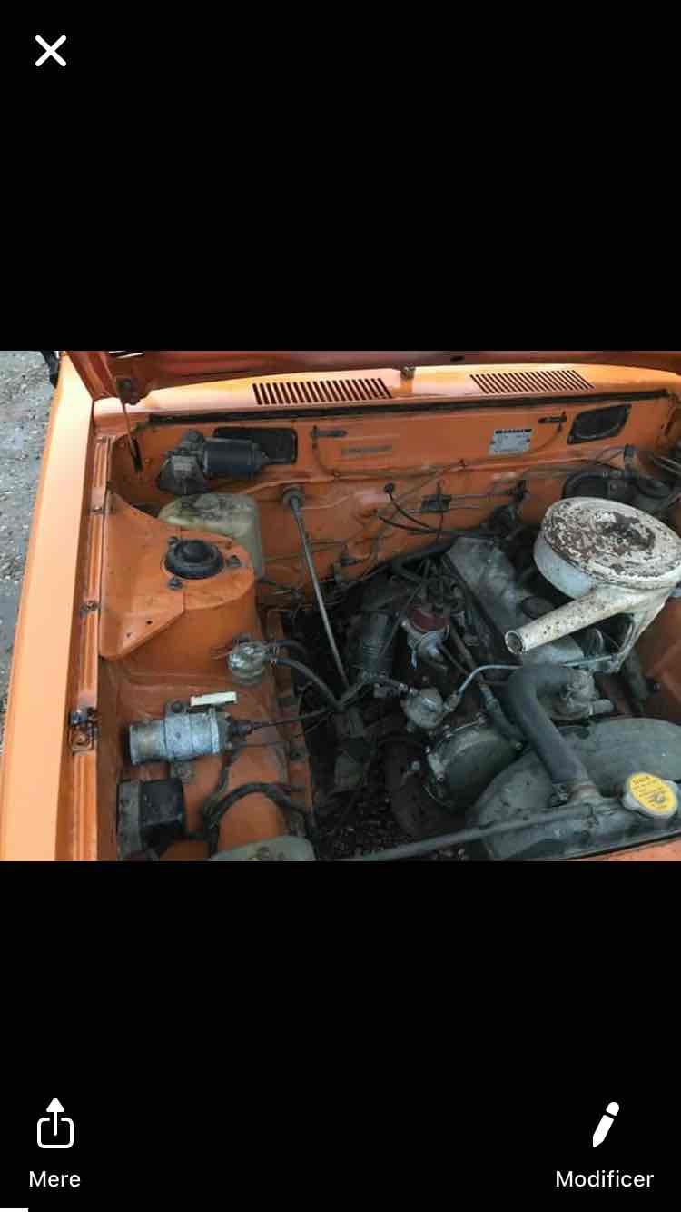 Orange Toyota Corolla fra 1976
