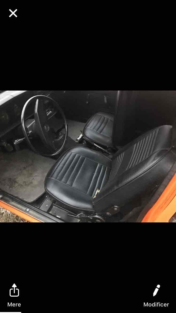 Orange Toyota Corolla fra 1976