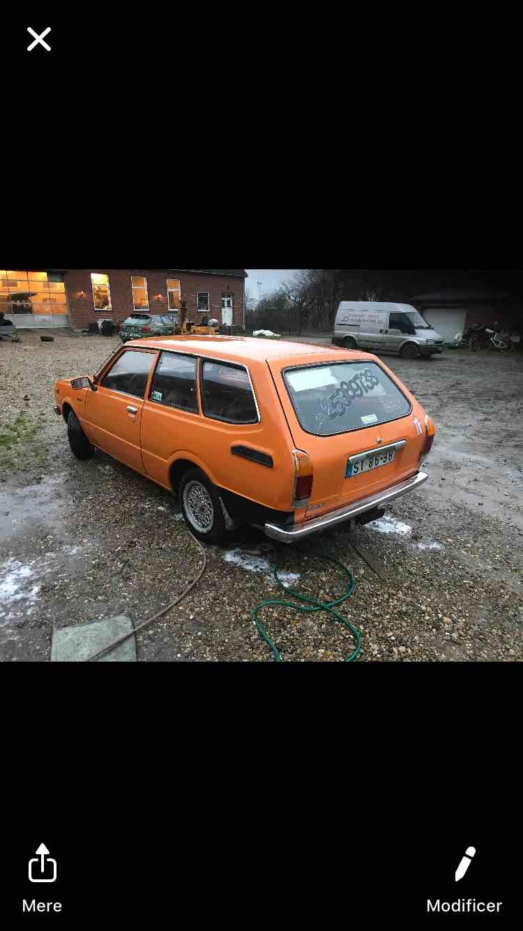 Orange Toyota Corolla fra 1976
