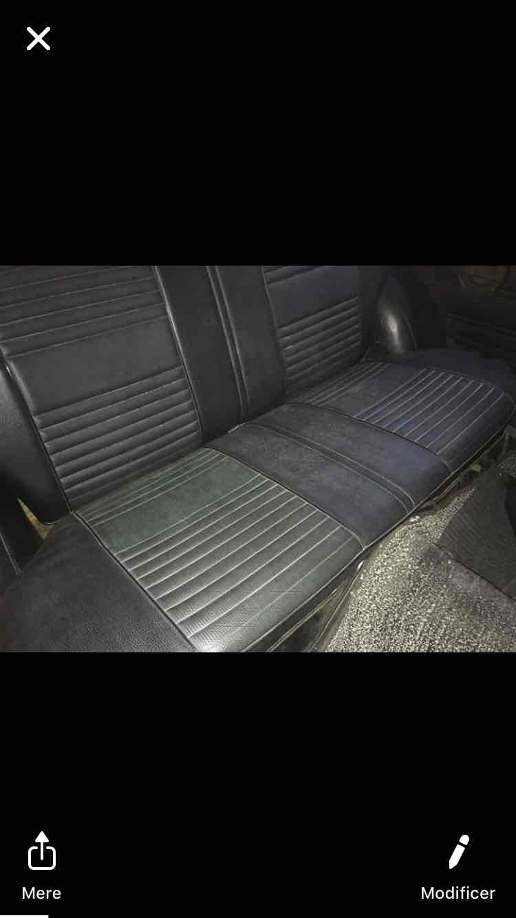 Orange Toyota Corolla fra 1976