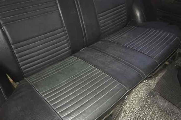 Orange Toyota Corolla fra 1976