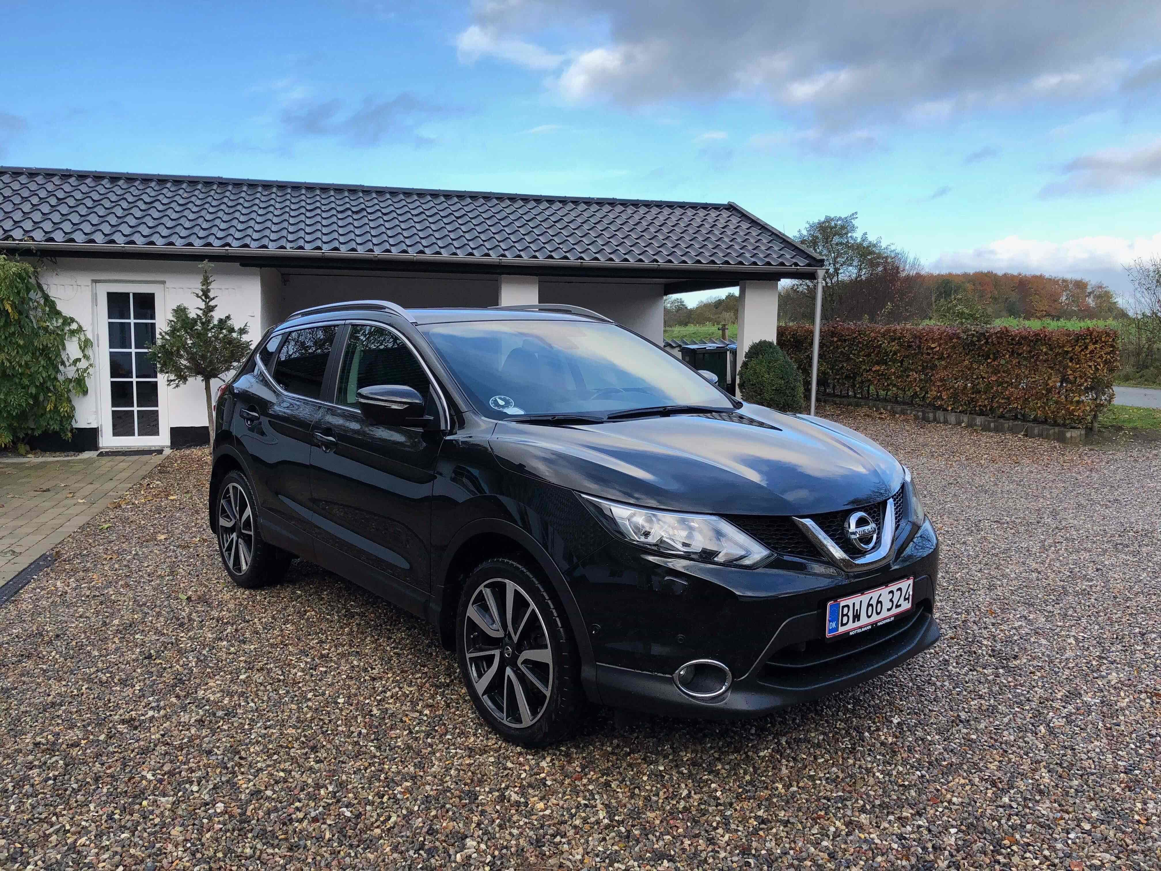 Sort Nissan Qashqai fra 2014