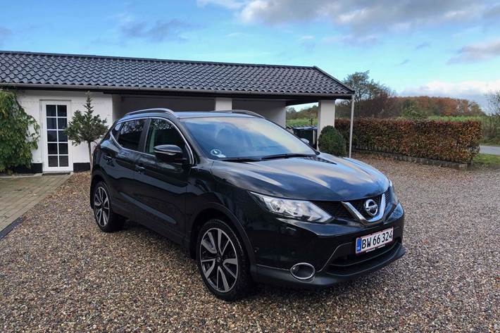 Sort Nissan Qashqai fra 2014