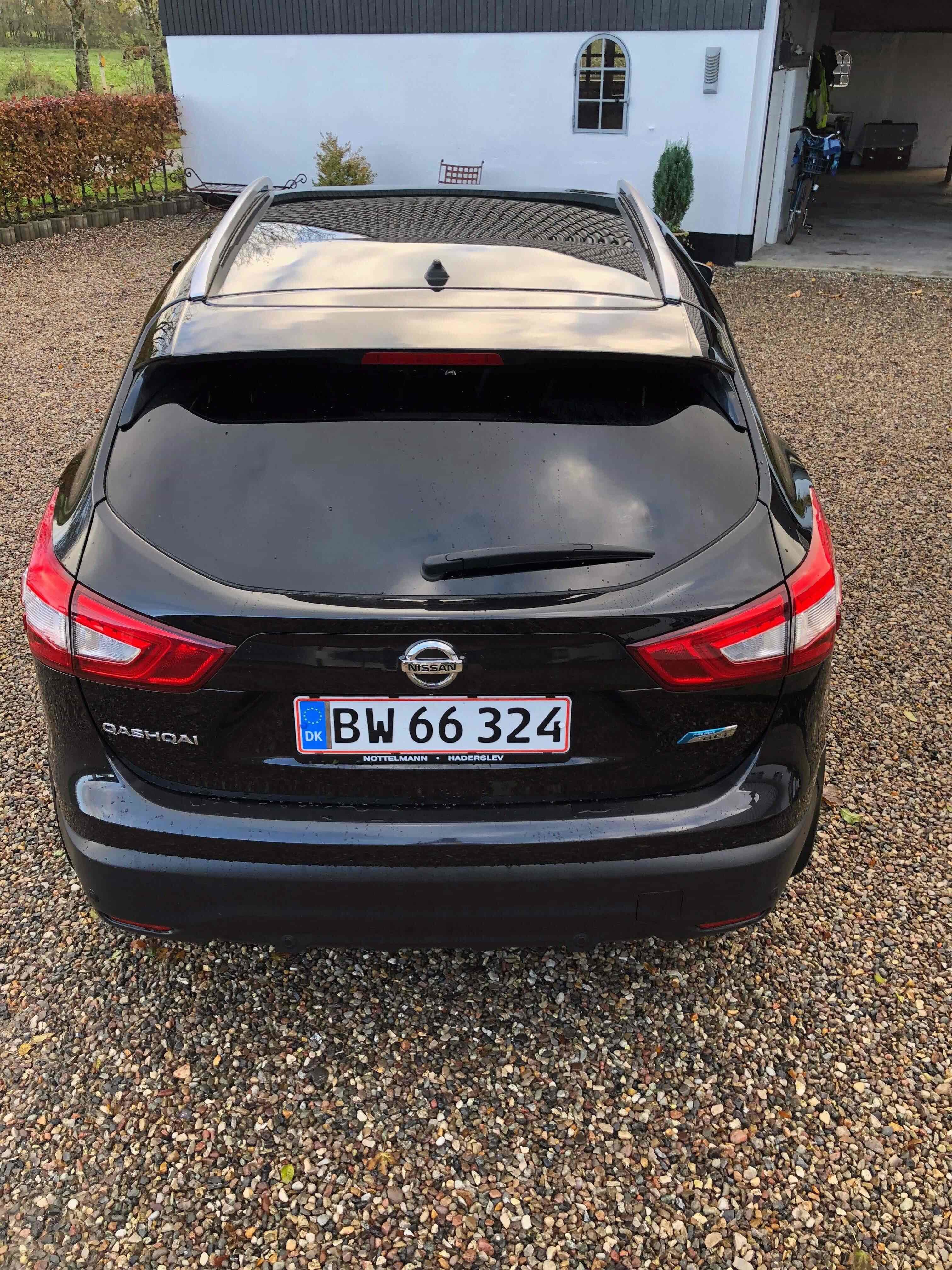 Sort Nissan Qashqai fra 2014