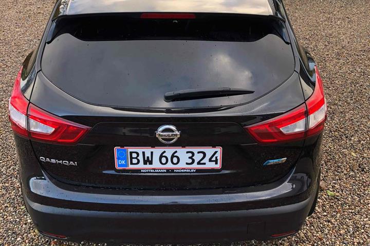 Sort Nissan Qashqai fra 2014