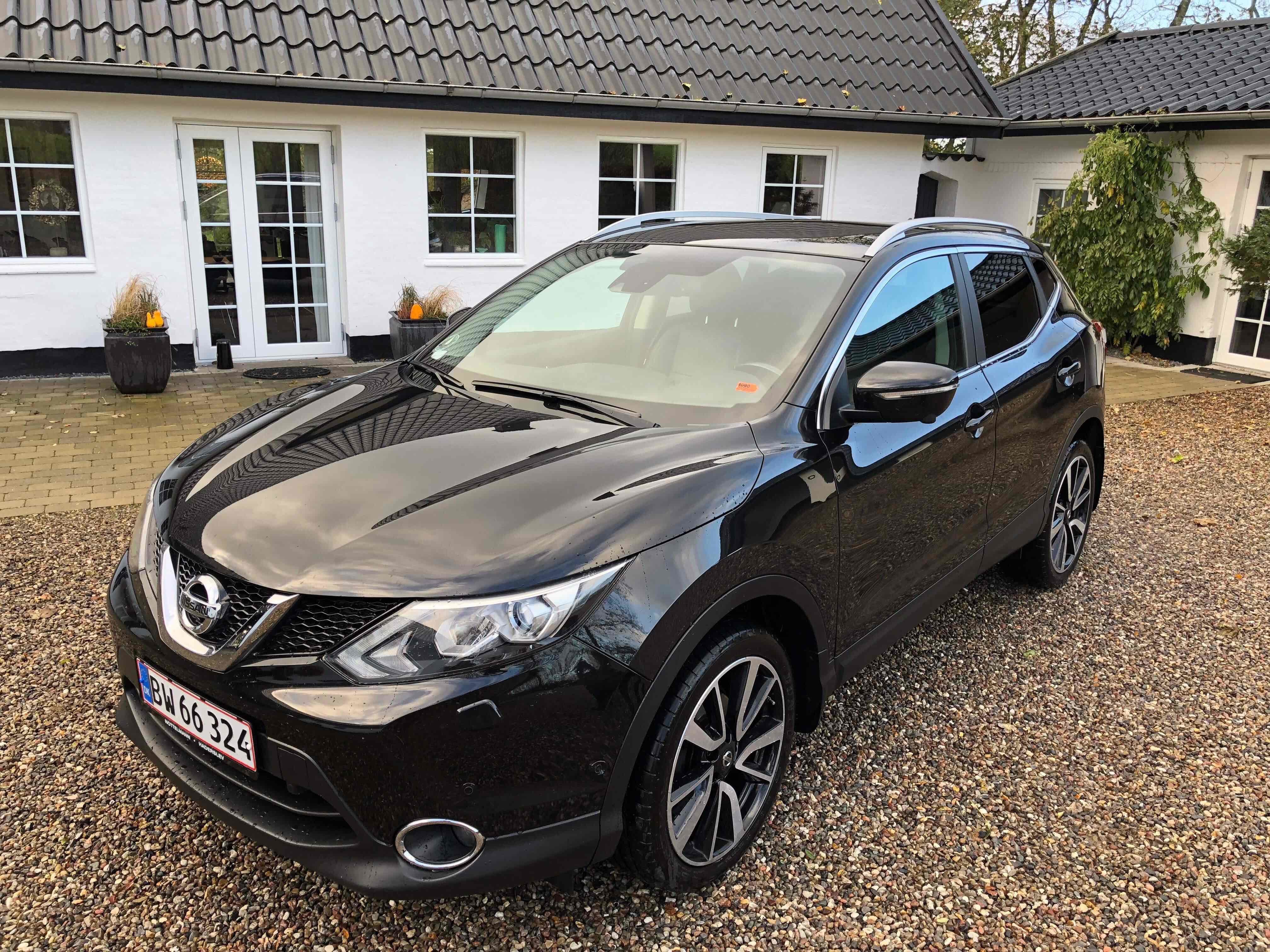 Sort Nissan Qashqai fra 2014
