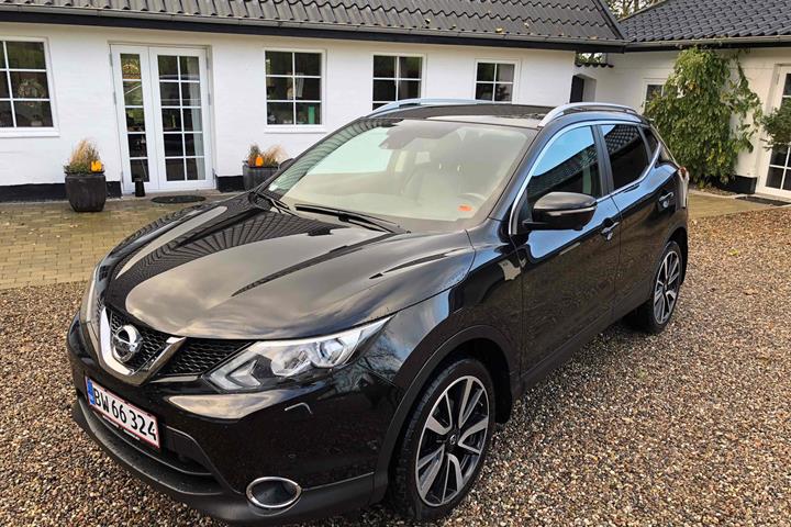 Sort Nissan Qashqai fra 2014