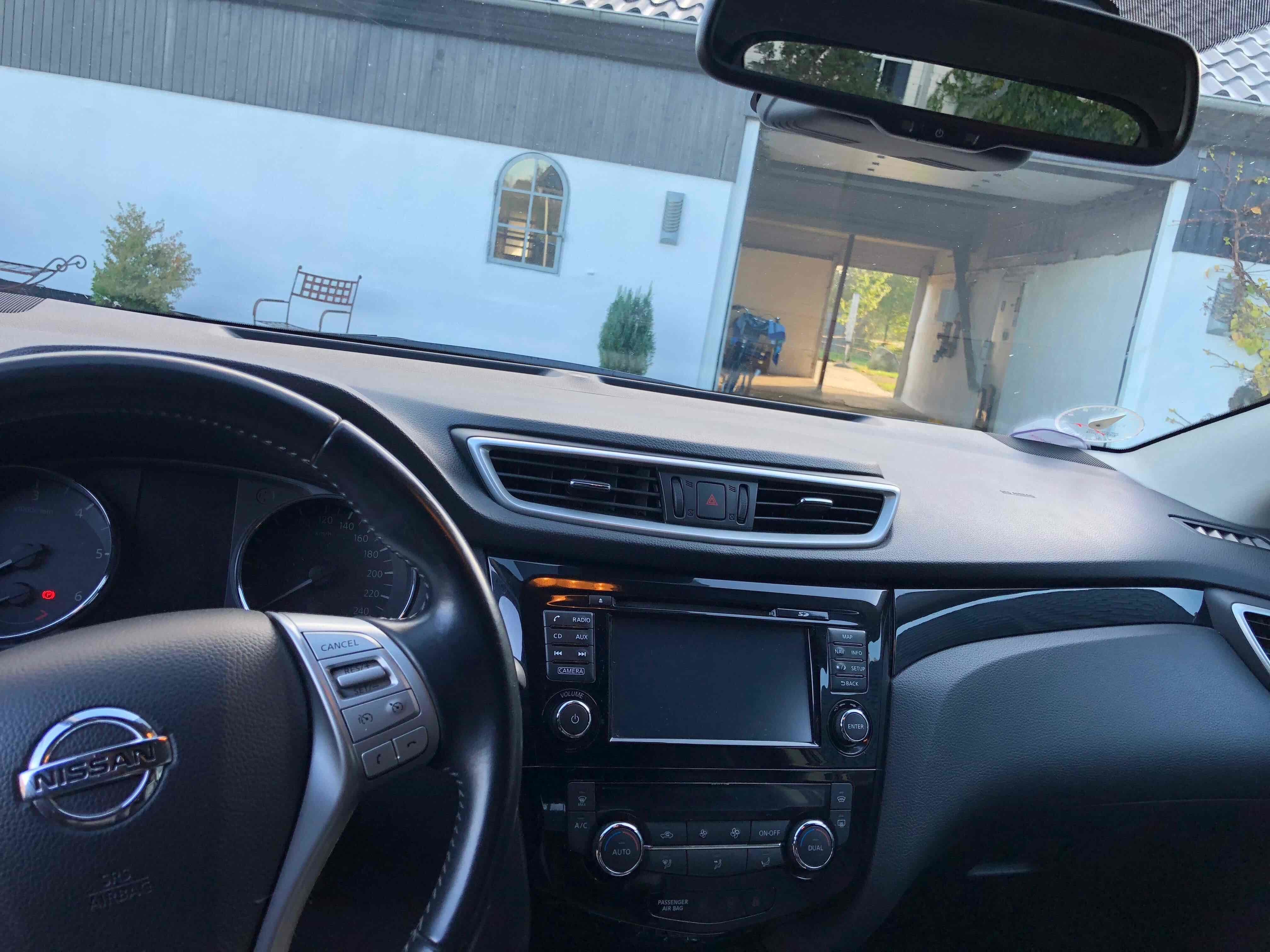 Sort Nissan Qashqai fra 2014