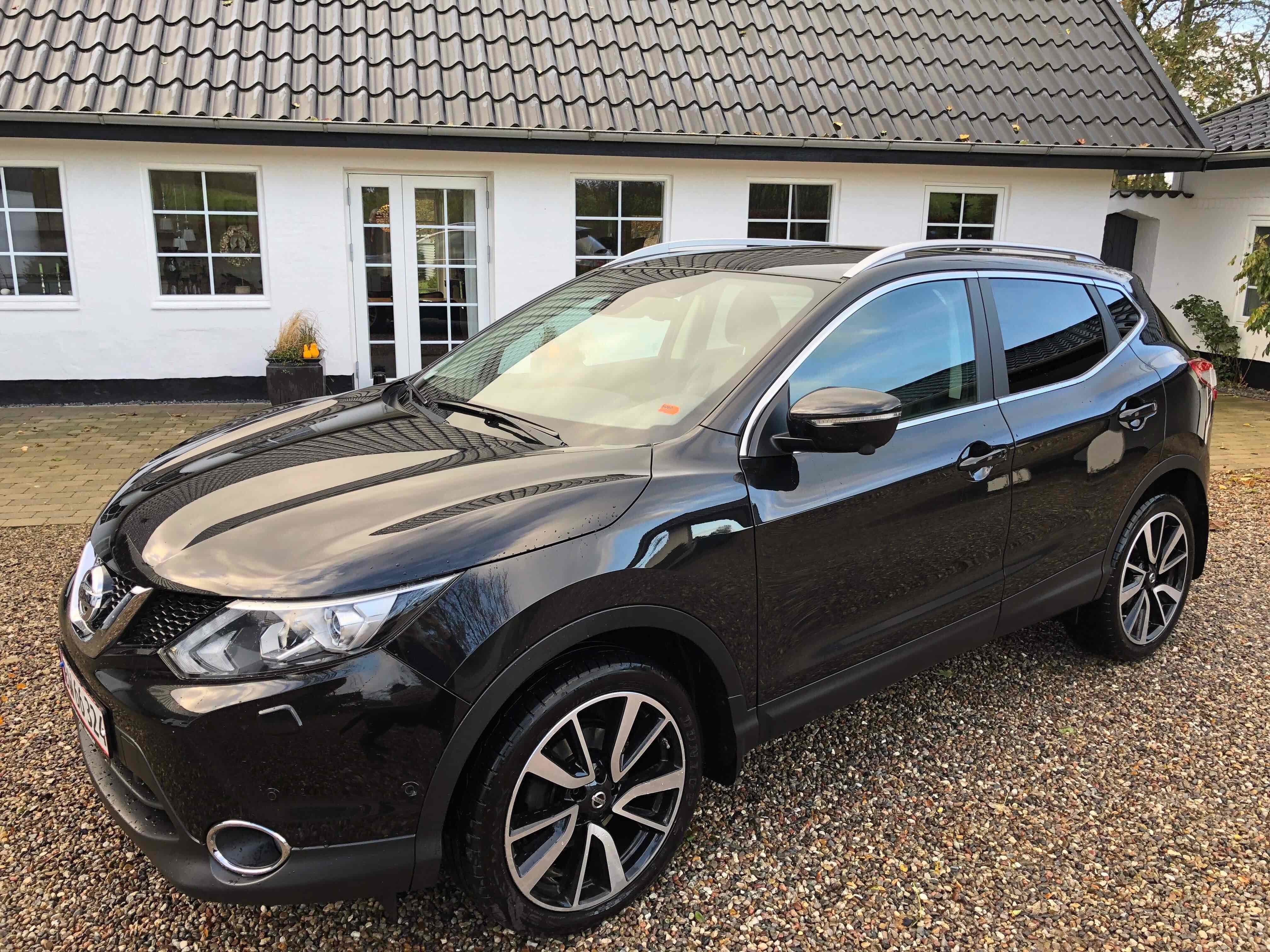 Sort Nissan Qashqai fra 2014