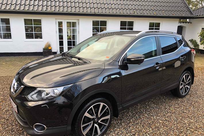 Sort Nissan Qashqai fra 2014