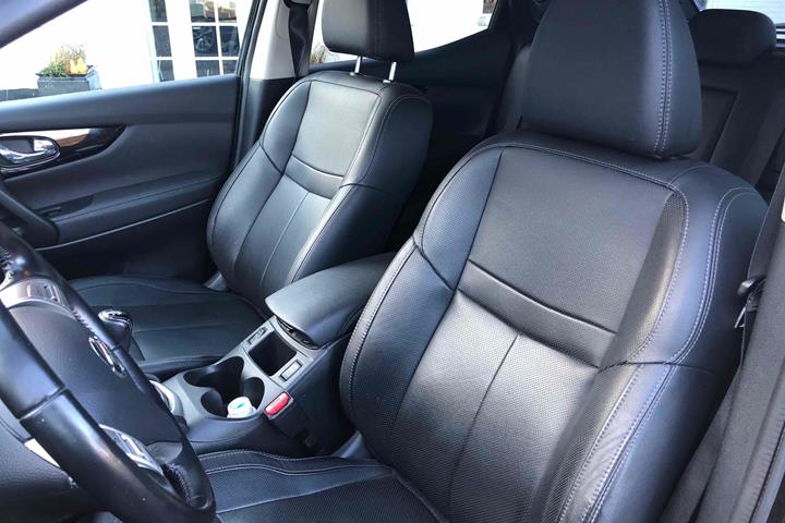 Sort Nissan Qashqai fra 2014