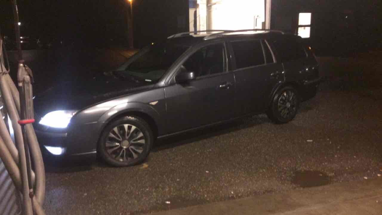 Grå Ford Mondeo fra 2006