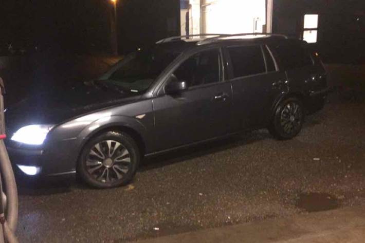 Grå Ford Mondeo fra 2006