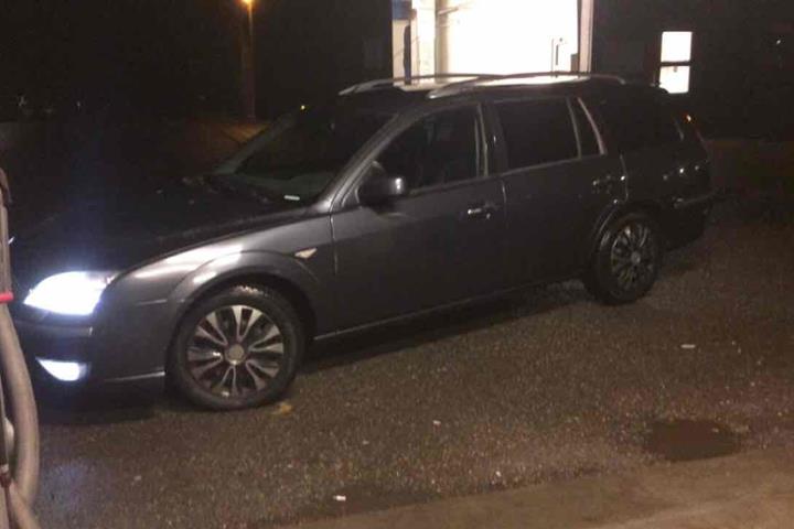 Grå Ford Mondeo fra 2006