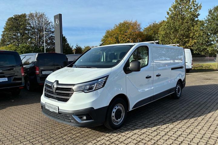 Hvid Renault Trafic fra 2023