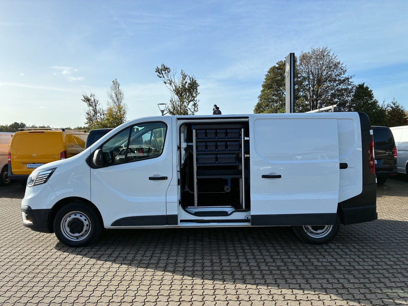 Hvid Renault Trafic fra 2023