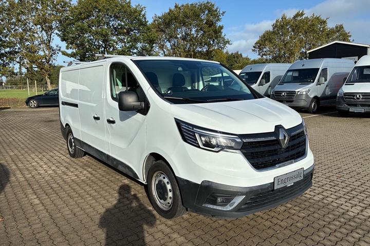 Hvid Renault Trafic fra 2023