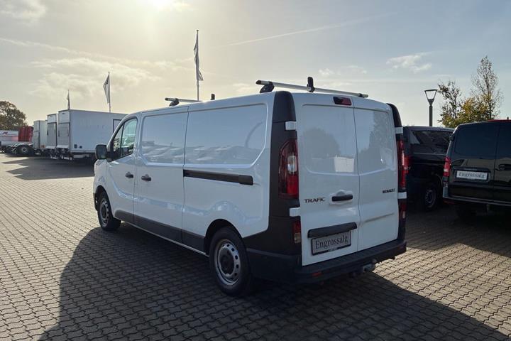 Hvid Renault Trafic fra 2023