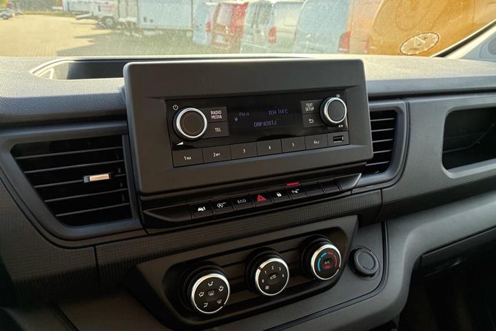 Hvid Renault Trafic fra 2023