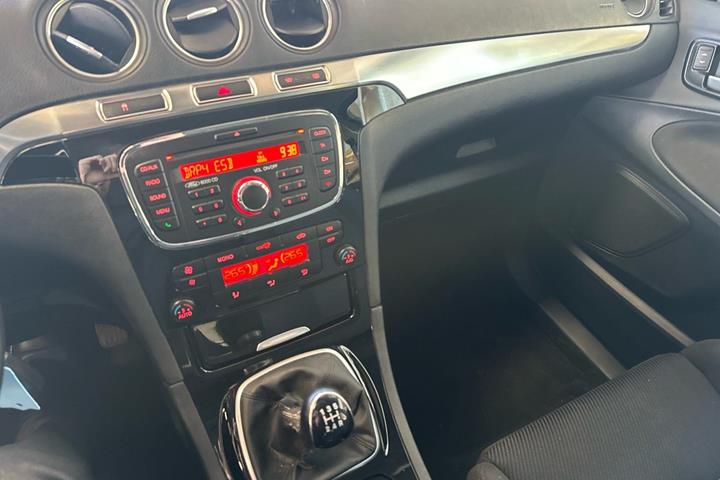 Sort Ford S-MAX fra 2010