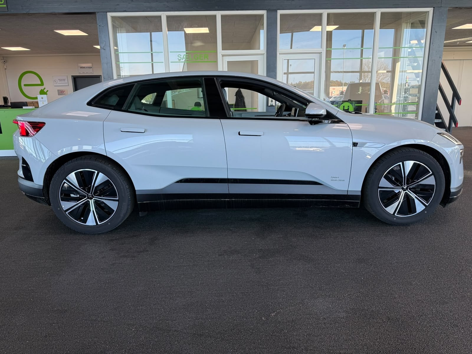 Sølv Polestar 4 fra 2026