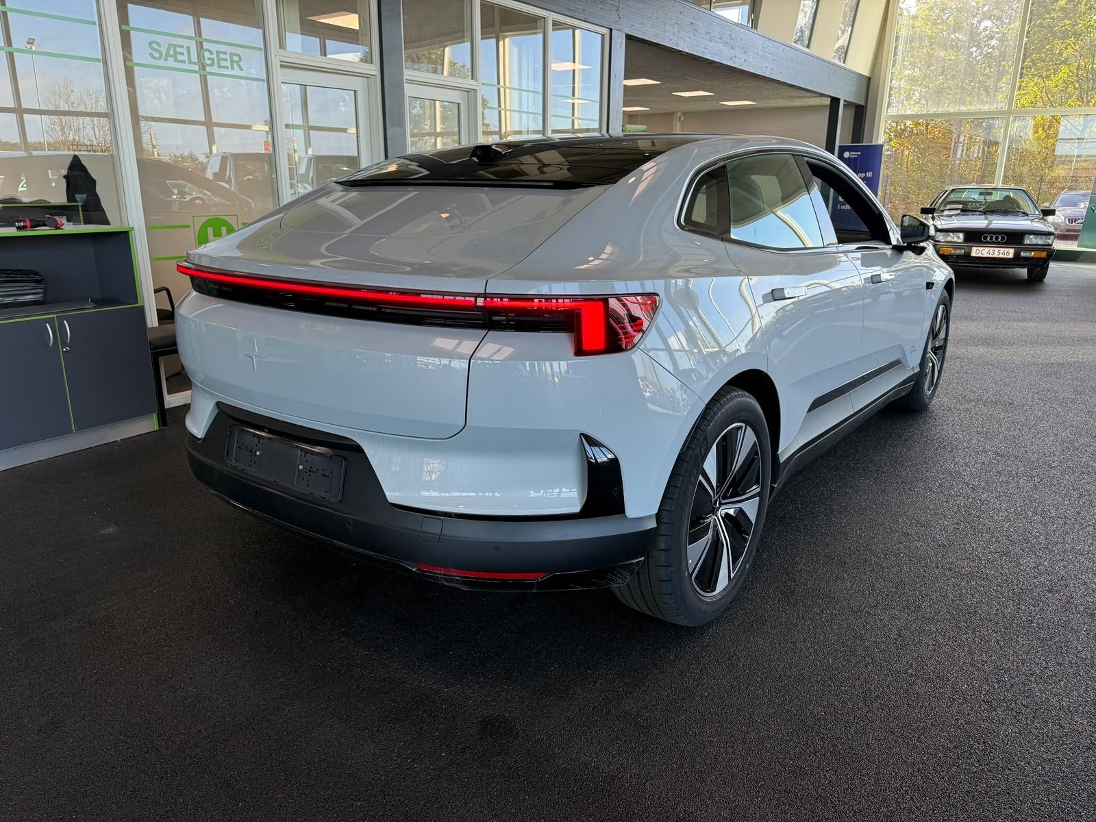 Sølv Polestar 4 fra 2026