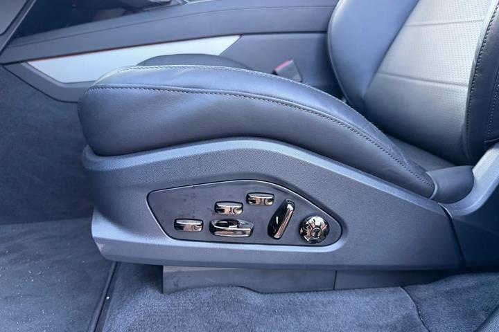 Sort Porsche Cayenne fra 2026