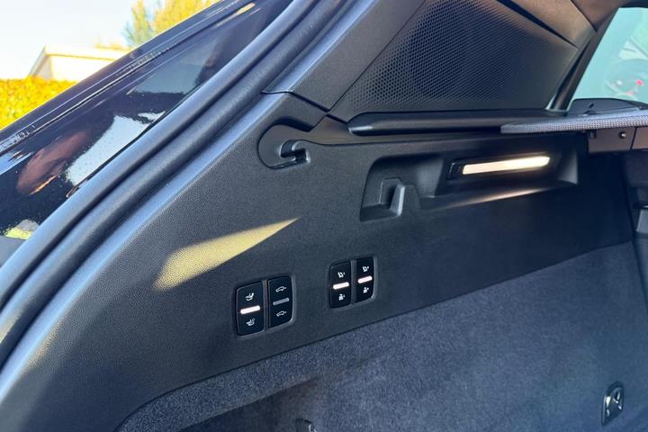 Sort Porsche Cayenne fra 2026