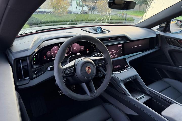 Sort Porsche Cayenne fra 2026