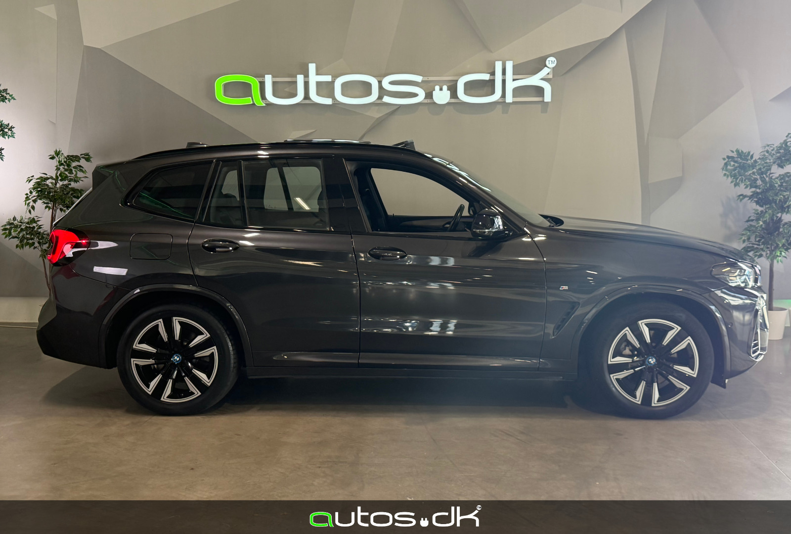 Grå BMW iX3 fra 2022