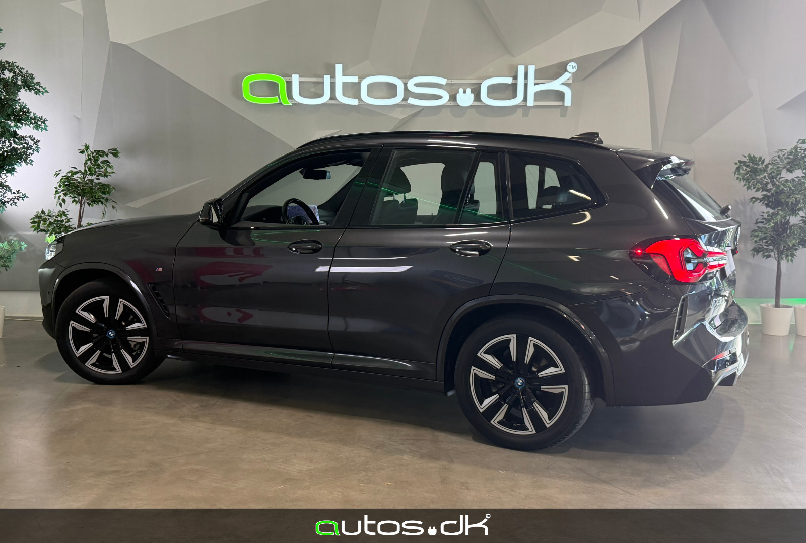 Grå BMW iX3 fra 2022
