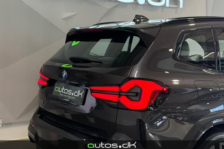 Grå BMW iX3 fra 2022