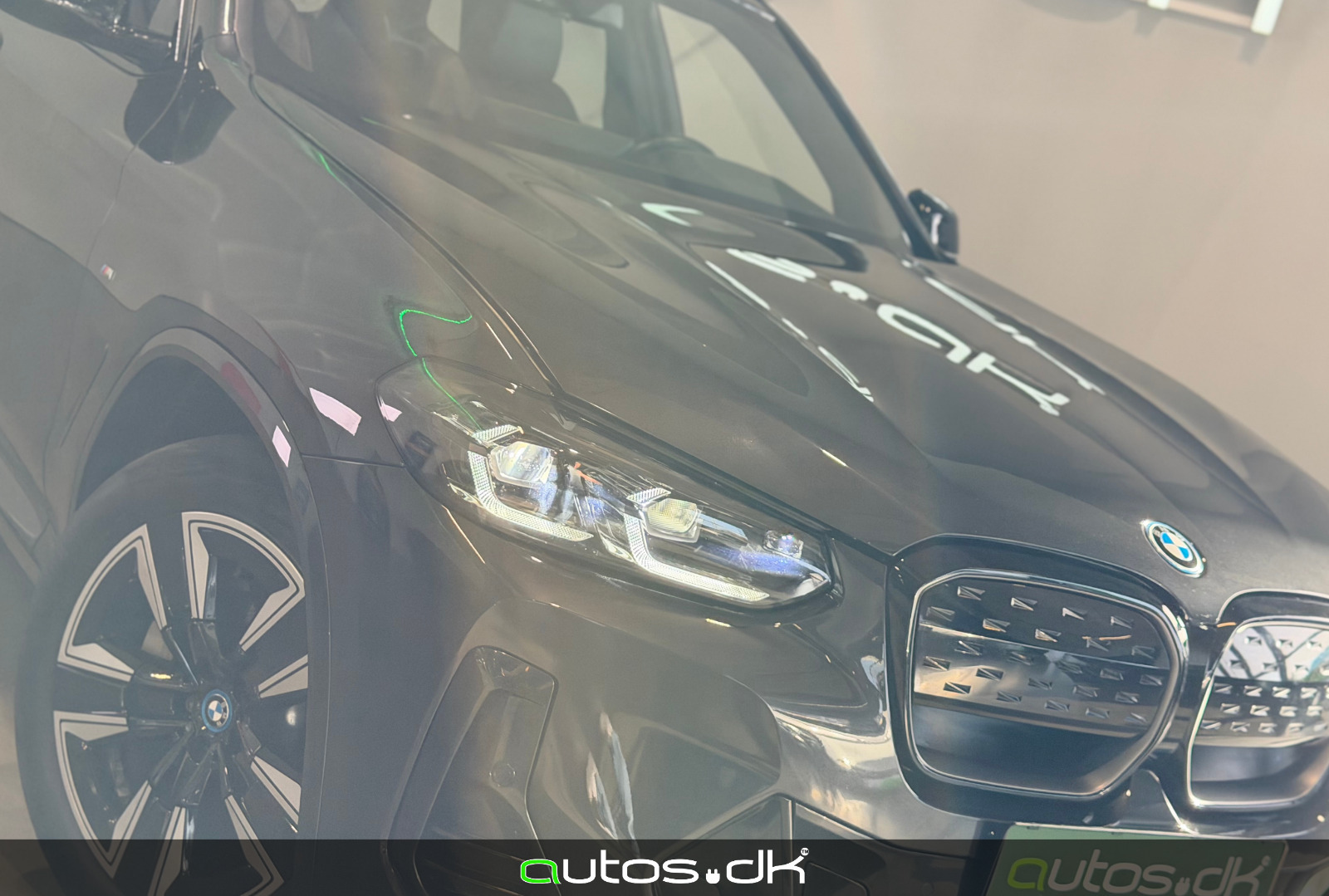 Grå BMW iX3 fra 2022
