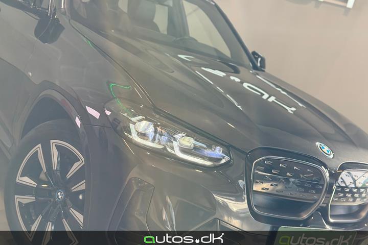 Grå BMW iX3 fra 2022