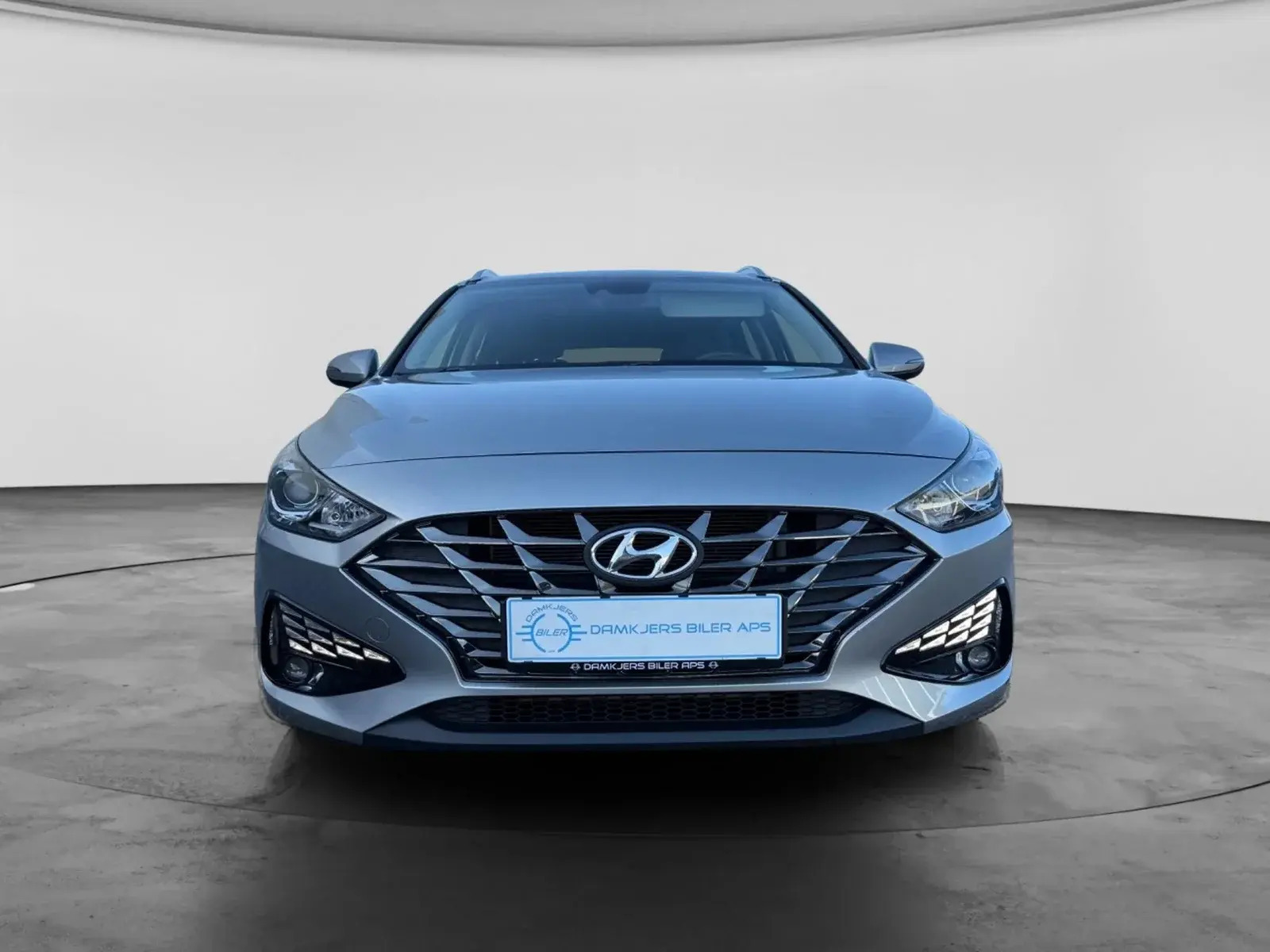 Grå Hyundai i30 fra 2022