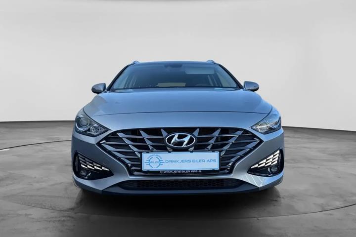 Grå Hyundai i30 fra 2022