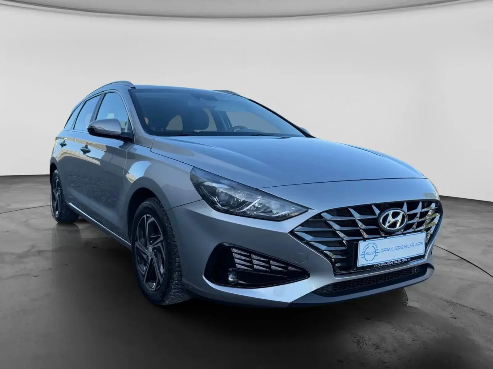 Grå Hyundai i30 fra 2022