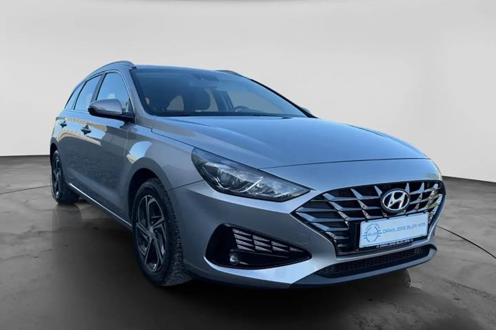 Grå Hyundai i30 fra 2022