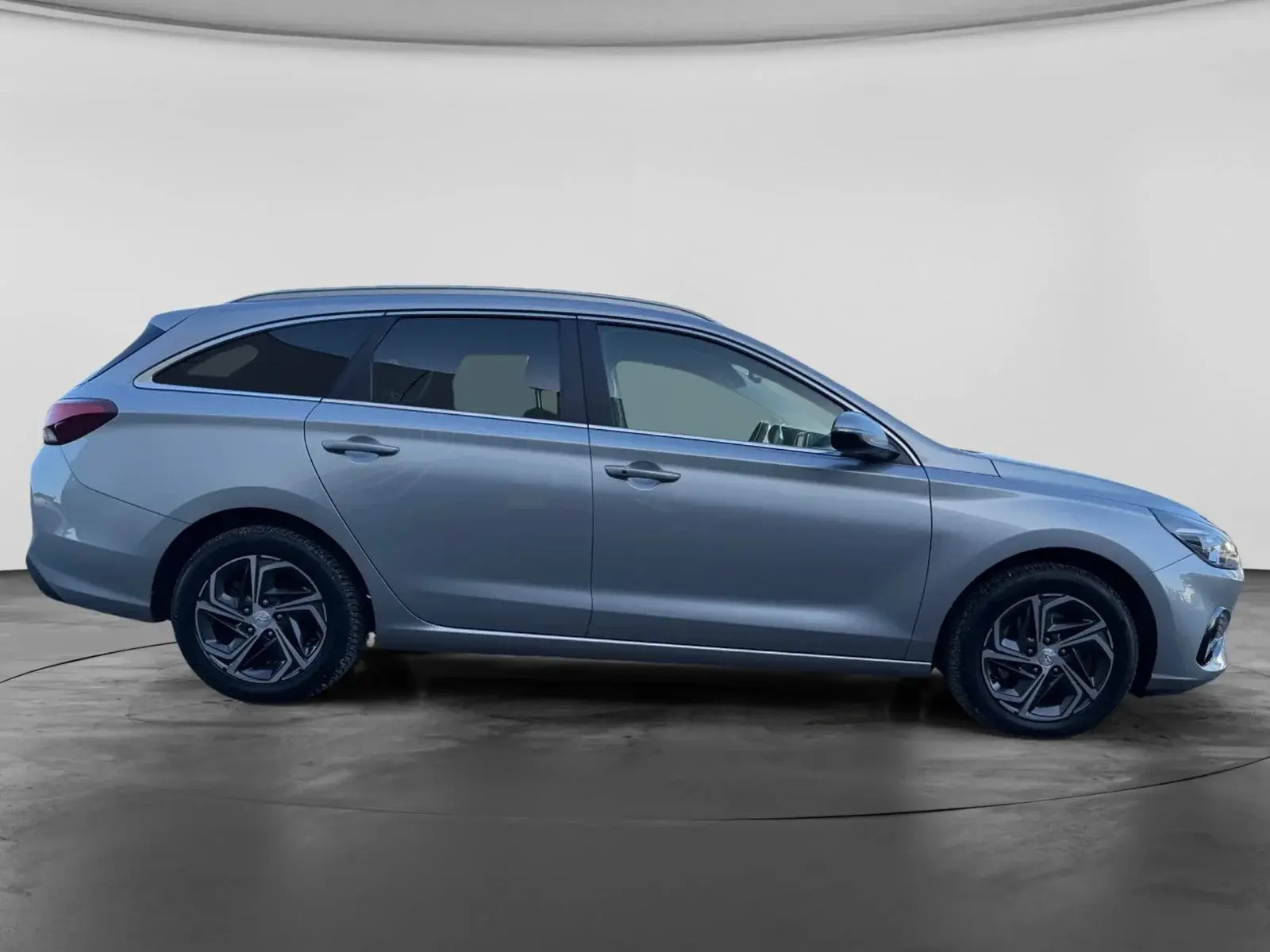 Grå Hyundai i30 fra 2022