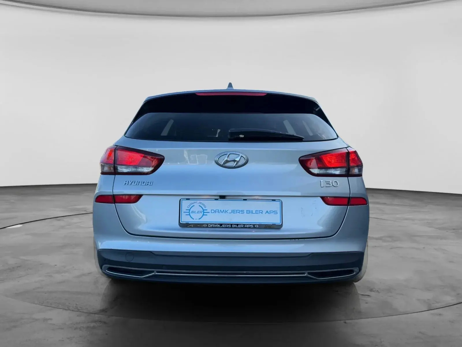 Grå Hyundai i30 fra 2022