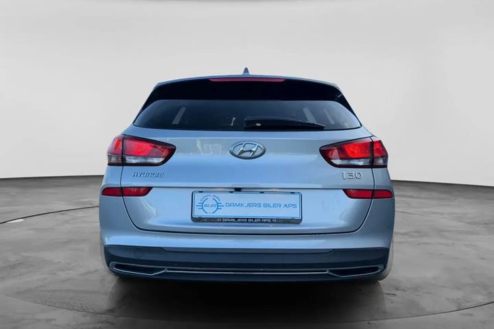Grå Hyundai i30 fra 2022