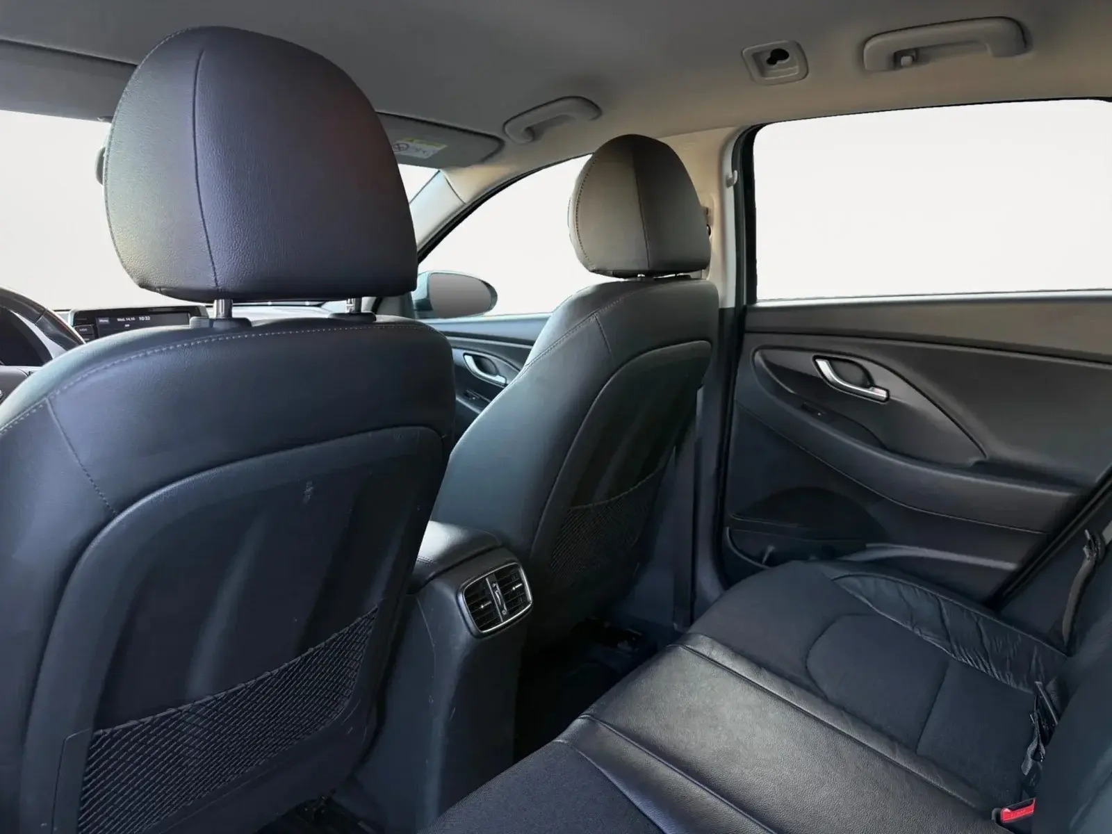 Grå Hyundai i30 fra 2022