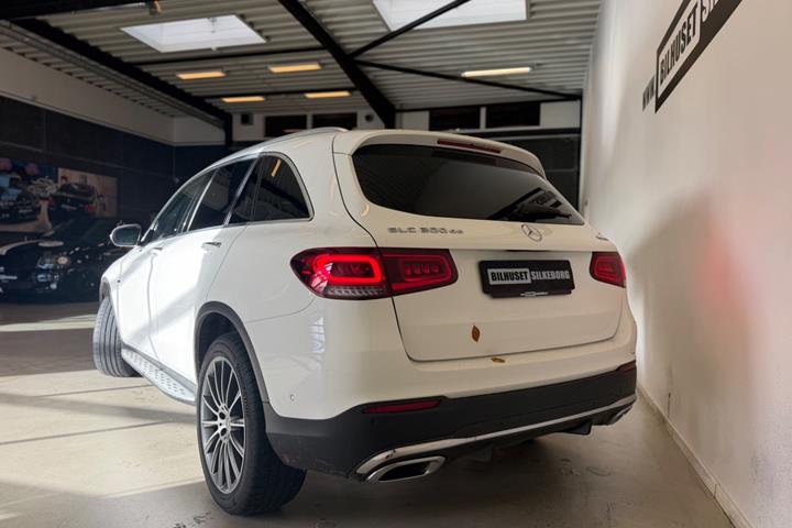 Hvid Mercedes GLC300 de fra 2021