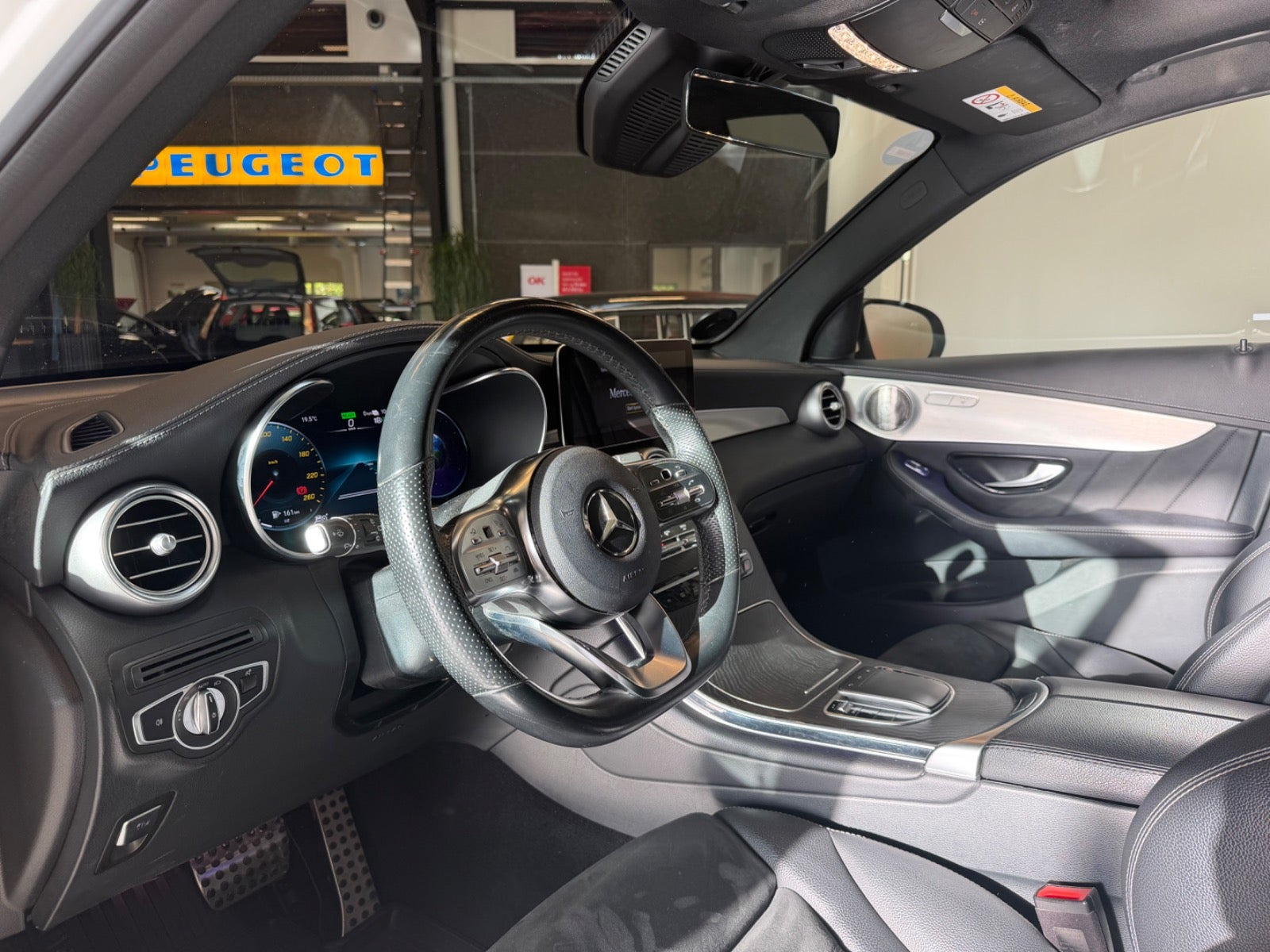 Hvid Mercedes GLC300 de fra 2021
