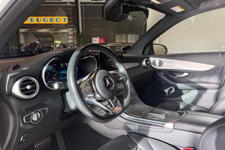 Hvid Mercedes GLC300 de fra 2021